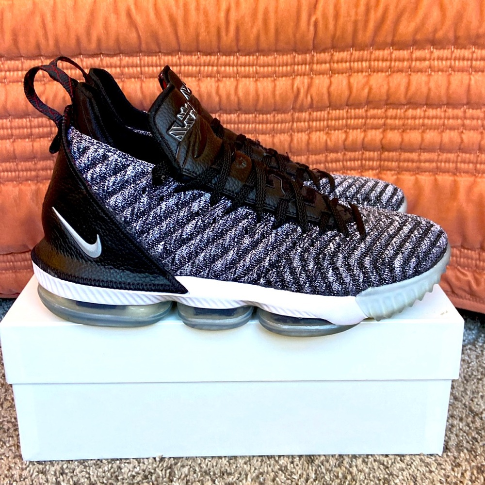 Nike Lebron 16 ‘Oreo’